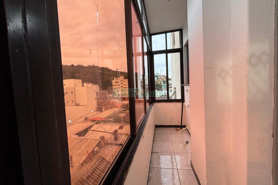 Apartamento com 110m², 3 dormitórios, no bairro Centro em Caxias do Sul para Alugar