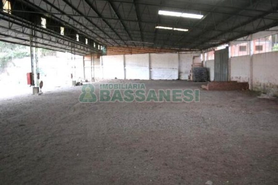 Pavilhão com 6125m², no bairro Cristo Redentor em Caxias do Sul para Alugar