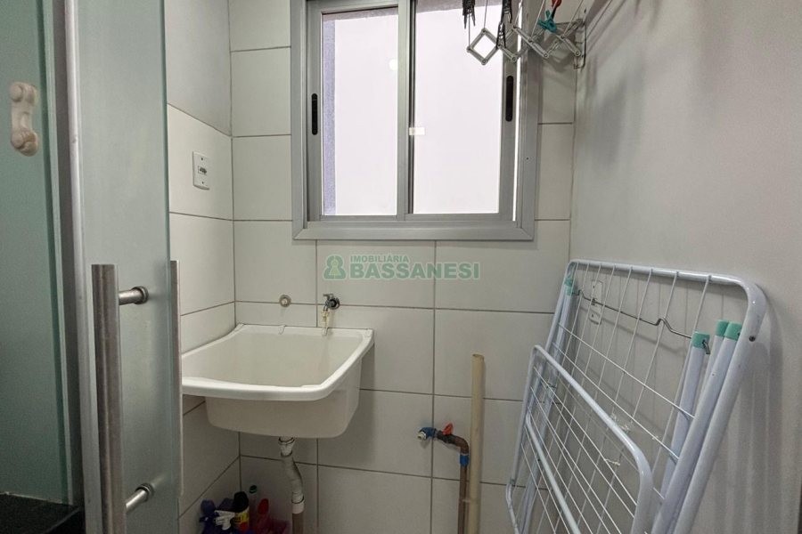 Apartamento com 62m², 2 dormitórios, 1 vaga, no bairro São Caetano em Caxias do Sul para Alugar