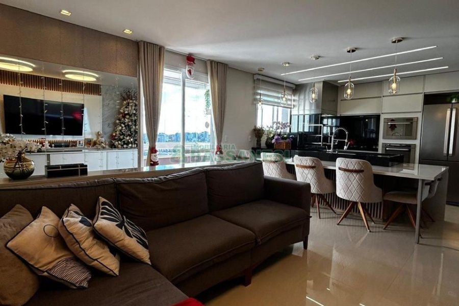 Apto Mobiliado com 102m², 3 dormitórios, 2 vagas, no bairro Cinqüentenário em Caxias do Sul para Alugar