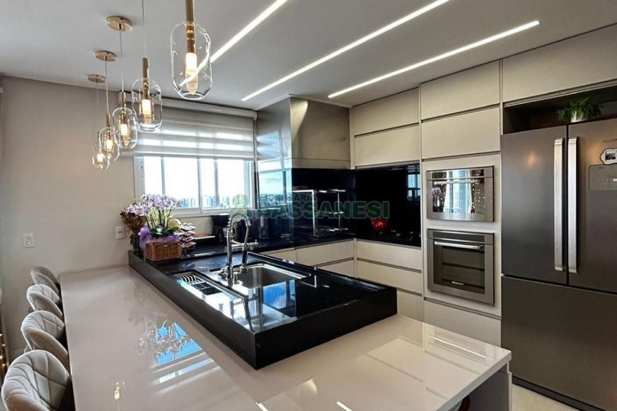 Apto Mobiliado com 102m², 3 dormitórios, 2 vagas, no bairro Cinqüentenário em Caxias do Sul para Alugar