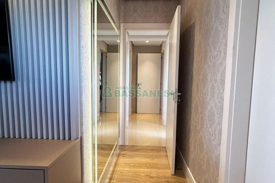 Apto Mobiliado com 102m², 3 dormitórios, 2 vagas, no bairro Cinqüentenário em Caxias do Sul para Alugar