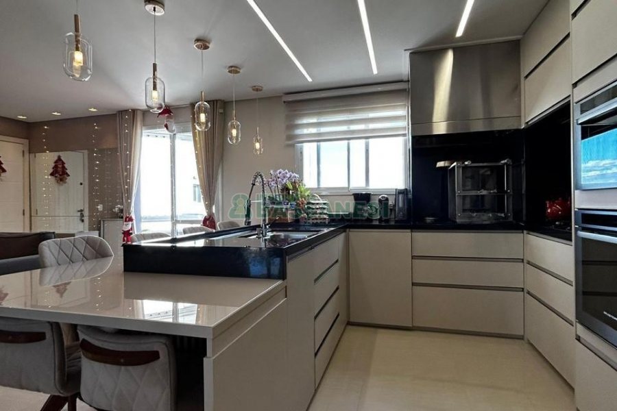 Apto Mobiliado com 102m², 3 dormitórios, 2 vagas, no bairro Cinqüentenário em Caxias do Sul para Alugar