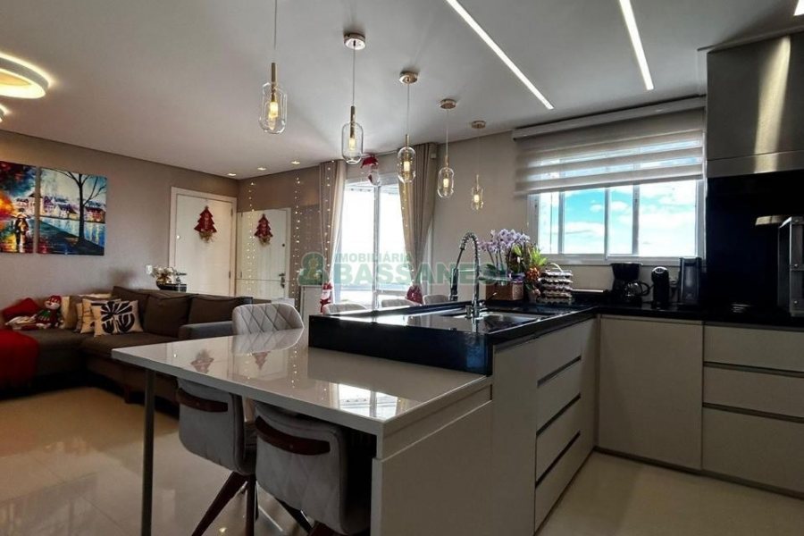 Apto Mobiliado com 102m², 3 dormitórios, 2 vagas, no bairro Cinqüentenário em Caxias do Sul para Alugar