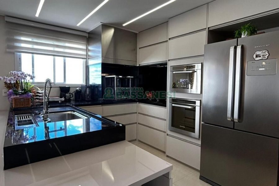 Apto Mobiliado com 102m², 3 dormitórios, 2 vagas, no bairro Cinqüentenário em Caxias do Sul para Alugar