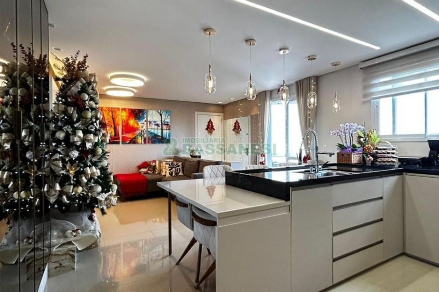 Apto Mobiliado com 102m², 3 dormitórios, 2 vagas, no bairro Cinqüentenário em Caxias do Sul para Alugar