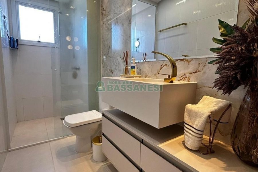 Apto Mobiliado com 102m², 3 dormitórios, 2 vagas, no bairro Cinqüentenário em Caxias do Sul para Alugar