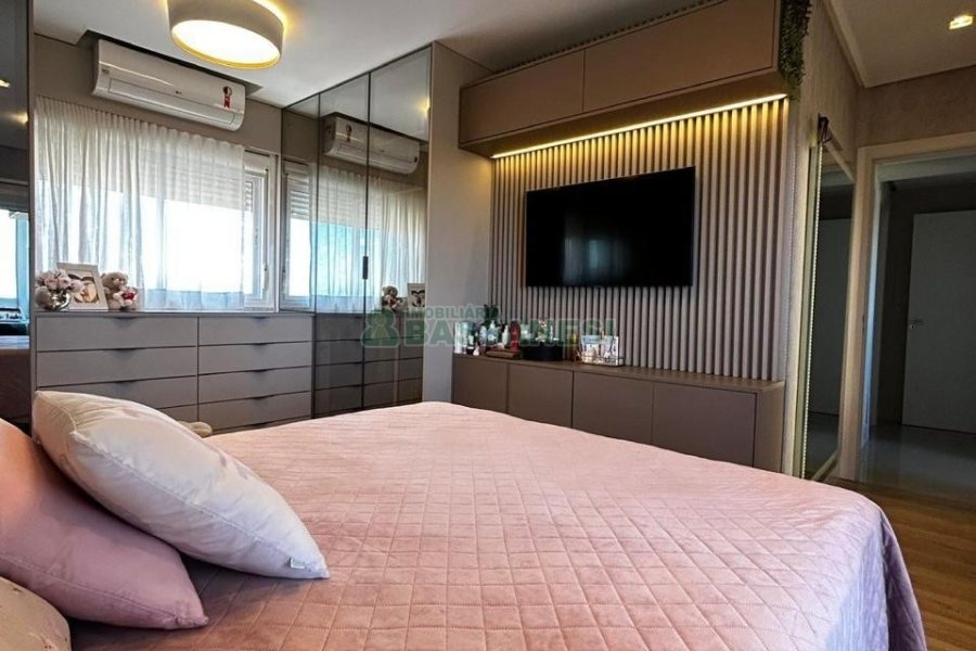 Apto Mobiliado com 102m², 3 dormitórios, 2 vagas, no bairro Cinqüentenário em Caxias do Sul para Alugar
