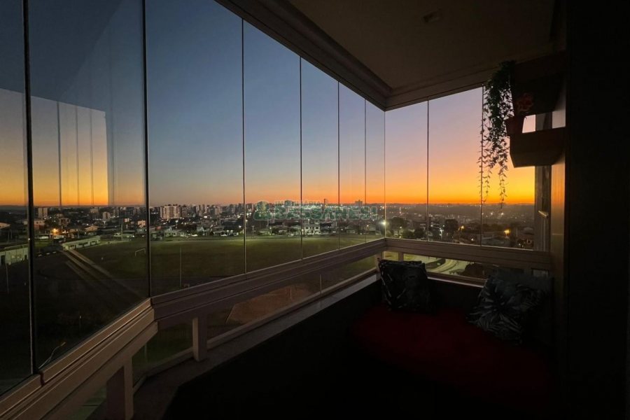 Apto Mobiliado com 102m², 3 dormitórios, 2 vagas, no bairro Cinqüentenário em Caxias do Sul para Alugar