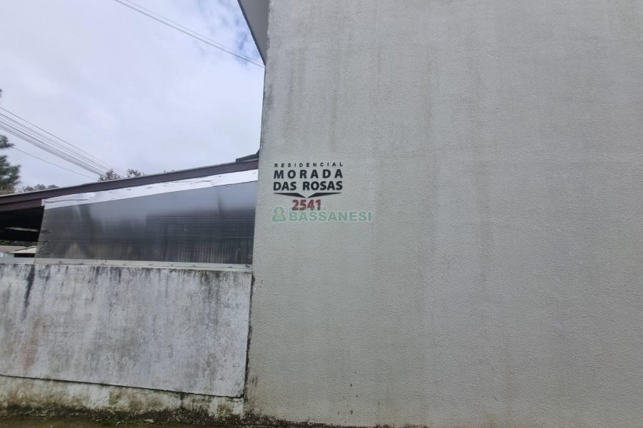 Sobrado com 60m², 2 dormitórios, 2 vagas, no bairro Desvio Rizzo em Caxias do Sul para Alugar