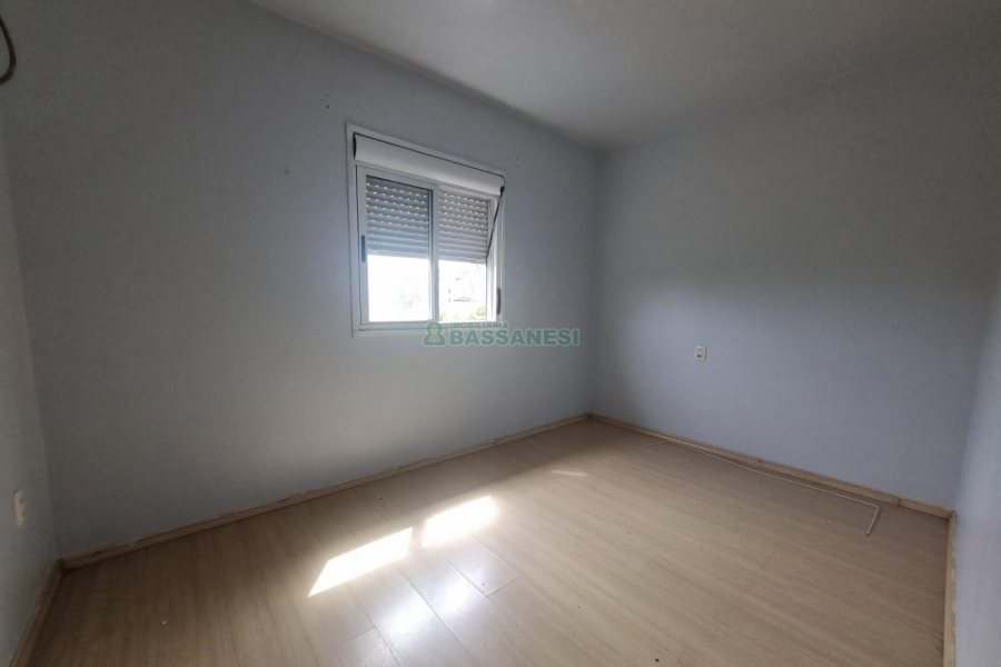 Sobrado com 60m², 2 dormitórios, 2 vagas, no bairro Desvio Rizzo em Caxias do Sul para Alugar