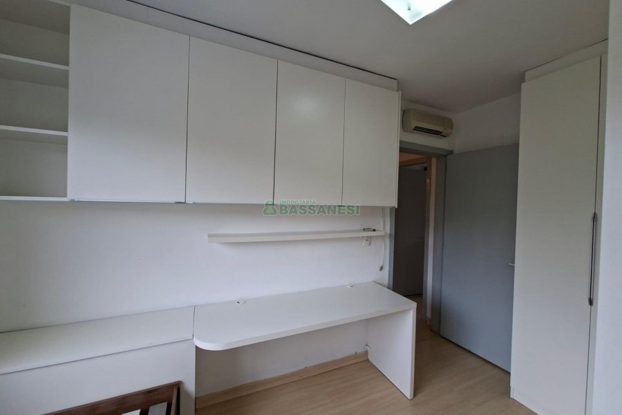 Apto Mobiliado com 59m², 2 dormitórios, 1 vaga, no bairro Reolon em Caxias do Sul para Alugar