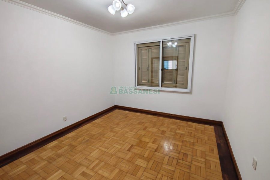 Apartamento com 110m², 3 dormitórios, 2 vagas, no bairro Centro em Caxias do Sul para Alugar