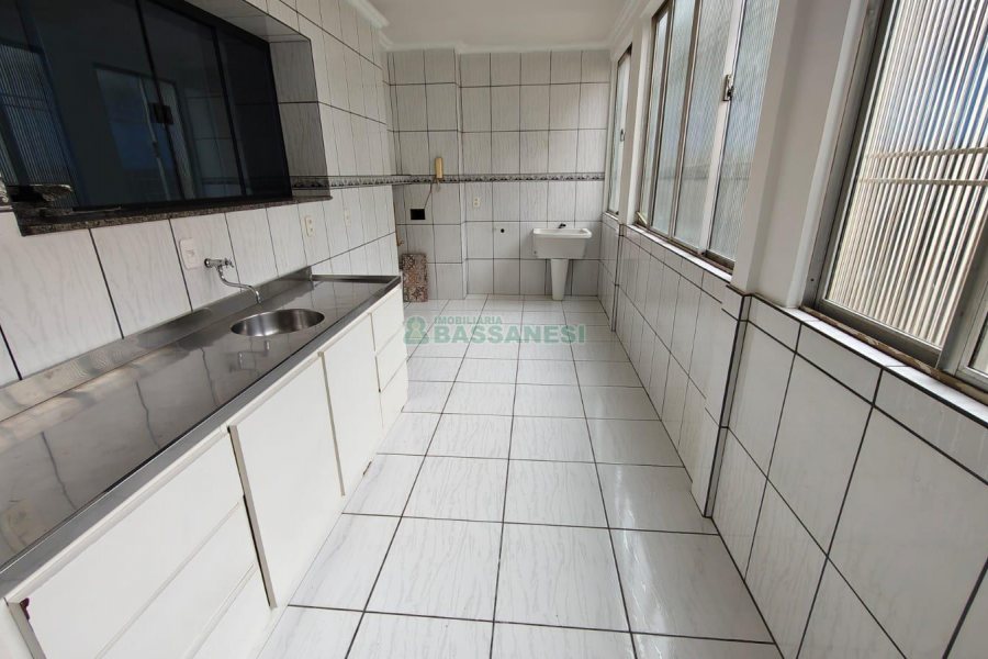 Apartamento com 110m², 3 dormitórios, 2 vagas, no bairro Centro em Caxias do Sul para Alugar
