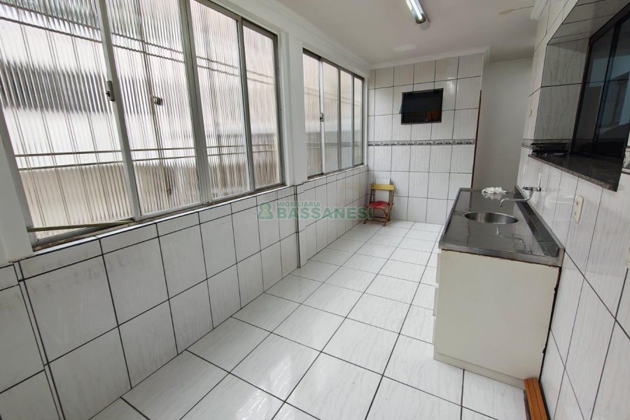 Apartamento com 110m², 3 dormitórios, 2 vagas, no bairro Centro em Caxias do Sul para Alugar