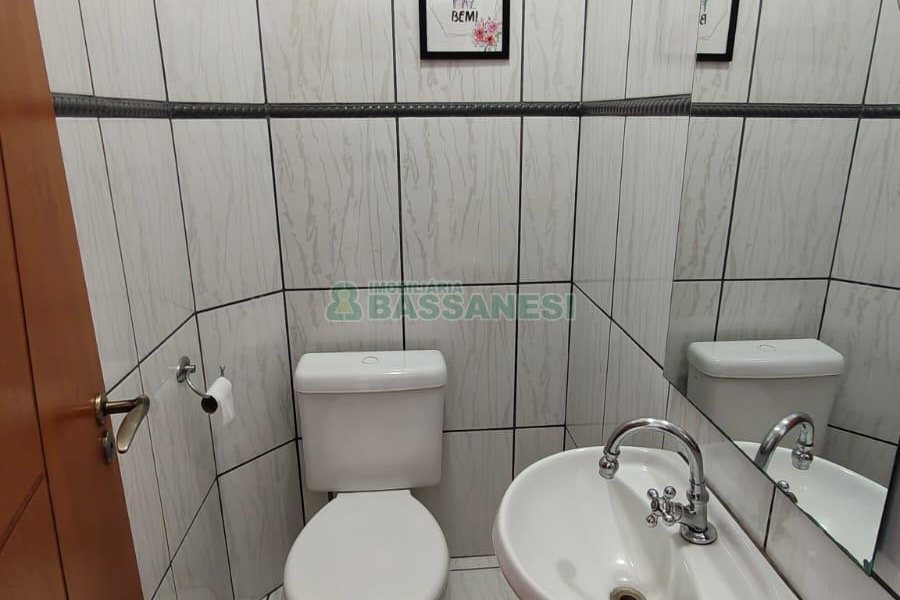 Apartamento com 110m², 3 dormitórios, 2 vagas, no bairro Centro em Caxias do Sul para Alugar