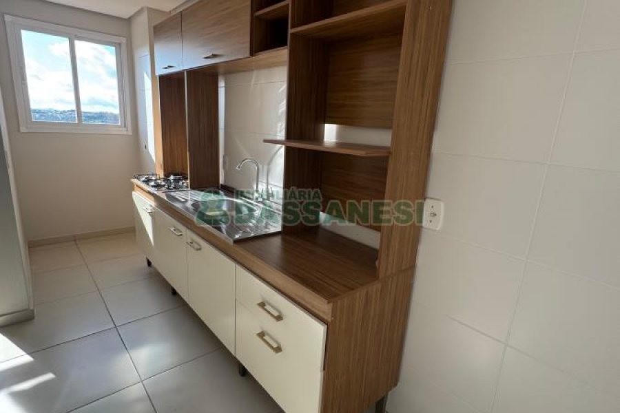 Apartamento com 42m², 2 dormitórios, 1 vaga, no bairro Desvio Rizzo em Caxias do Sul para Alugar