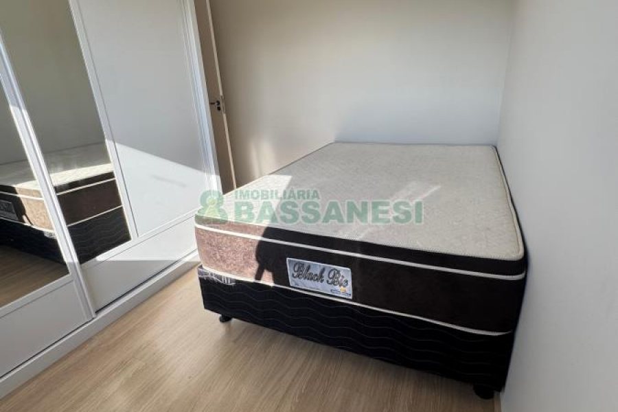 Apartamento com 42m², 2 dormitórios, 1 vaga, no bairro Desvio Rizzo em Caxias do Sul para Alugar