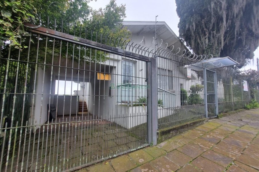 Casa Comercial com 380m², 2 vagas, no bairro Bela Vista em Caxias do Sul para Alugar