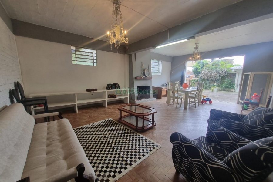 Casa Comercial com 380m², 2 vagas, no bairro Bela Vista em Caxias do Sul para Alugar