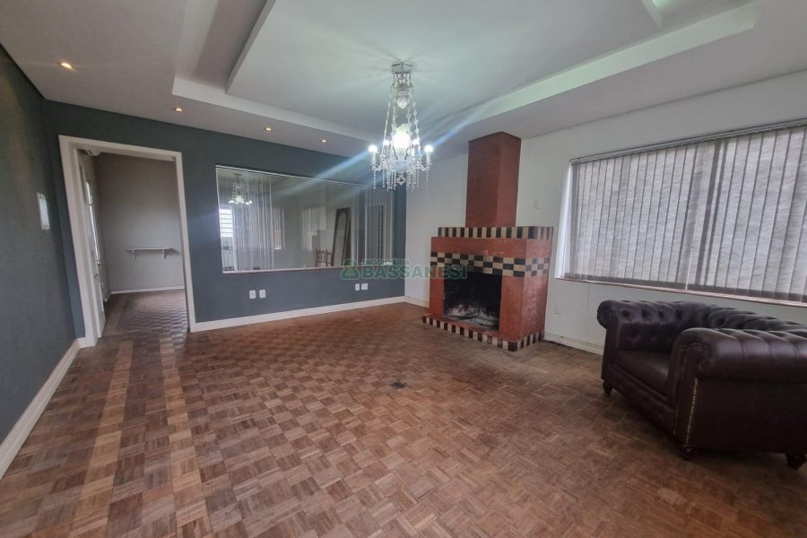 Casa Comercial com 380m², 2 vagas, no bairro Bela Vista em Caxias do Sul para Alugar