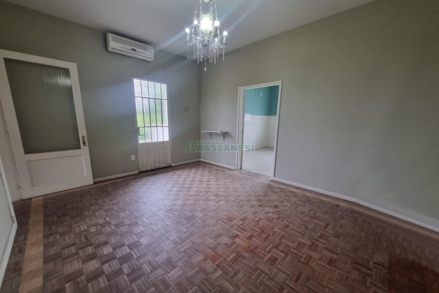 Casa Comercial com 380m², 2 vagas, no bairro Bela Vista em Caxias do Sul para Alugar