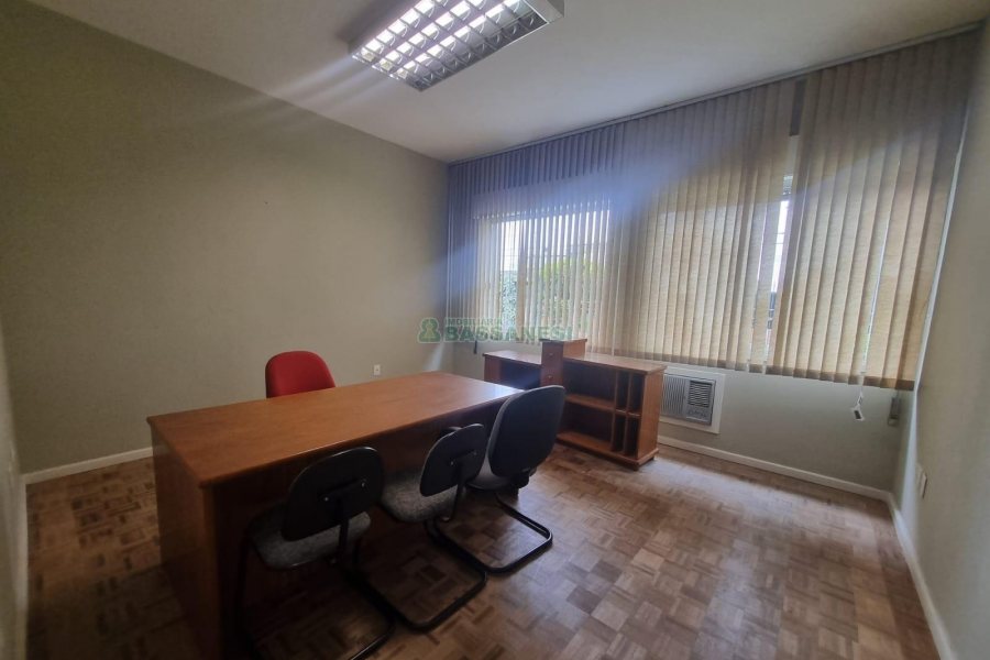 Casa Comercial com 380m², 2 vagas, no bairro Bela Vista em Caxias do Sul para Alugar