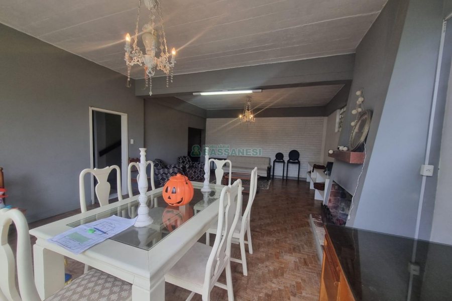 Casa Comercial com 380m², 2 vagas, no bairro Bela Vista em Caxias do Sul para Alugar