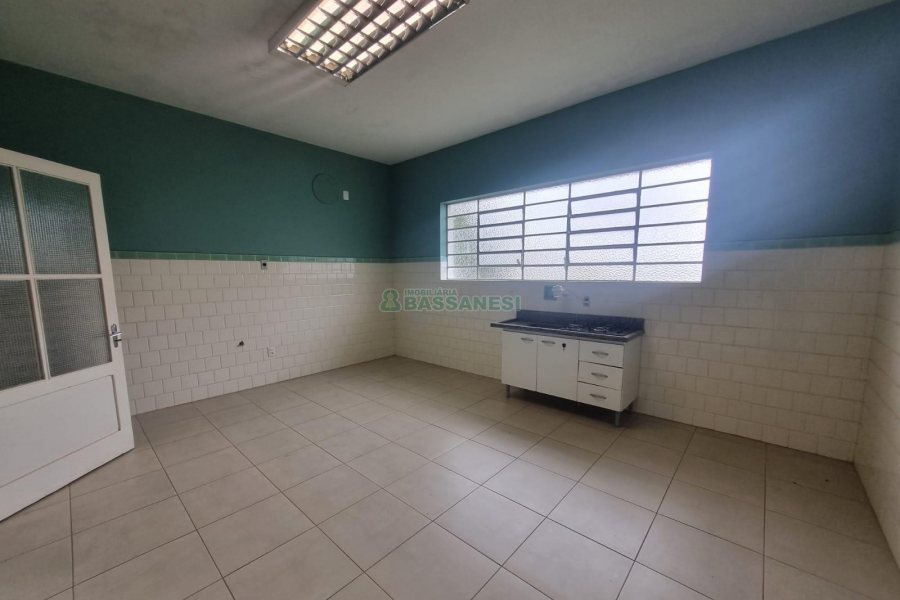 Casa Comercial com 380m², 2 vagas, no bairro Bela Vista em Caxias do Sul para Alugar