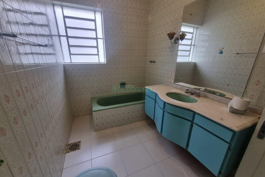 Casa Comercial com 380m², 2 vagas, no bairro Bela Vista em Caxias do Sul para Alugar
