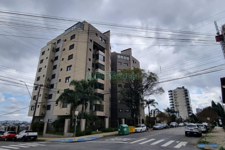 Apartamento com 150m², 3 dormitórios, 2 vagas, no bairro Lourdes em Caxias do Sul para Comprar