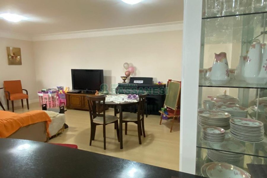 Apartamento com 150m², 3 dormitórios, 2 vagas, no bairro Lourdes em Caxias do Sul para Comprar