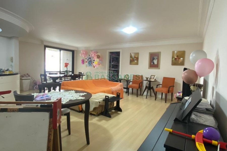 Apartamento com 150m², 3 dormitórios, 2 vagas, no bairro Lourdes em Caxias do Sul para Comprar