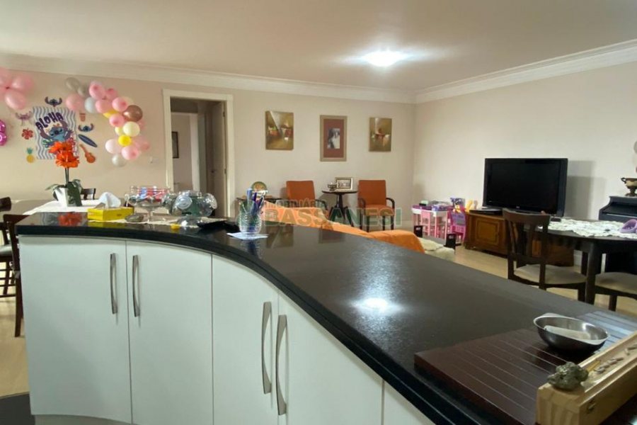 Apartamento com 150m², 3 dormitórios, 2 vagas, no bairro Lourdes em Caxias do Sul para Comprar