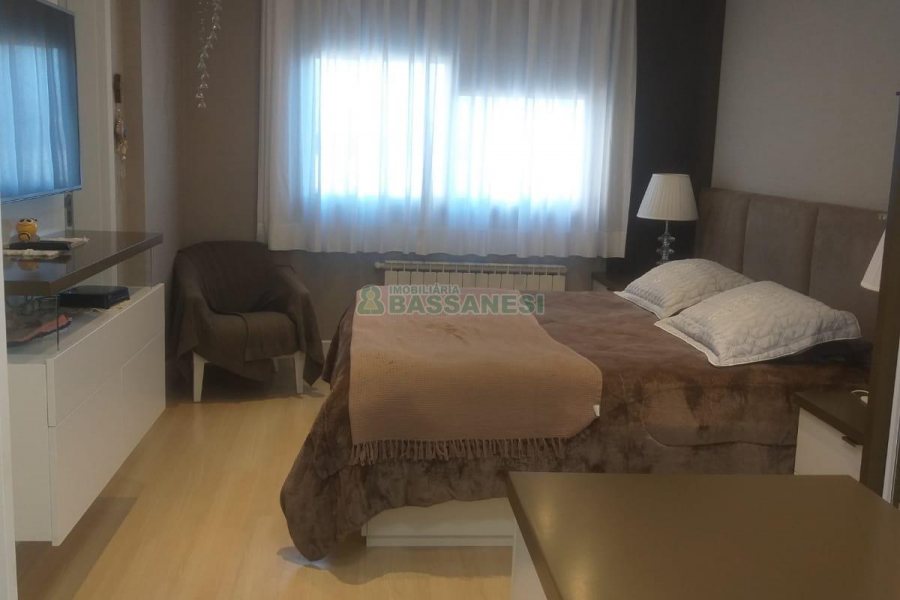 Apartamento com 150m², 3 dormitórios, 2 vagas, no bairro Lourdes em Caxias do Sul para Comprar