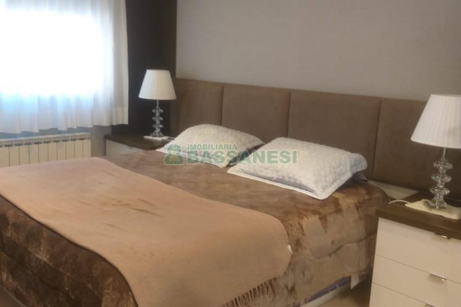 Apartamento com 150m², 3 dormitórios, 2 vagas, no bairro Lourdes em Caxias do Sul para Comprar