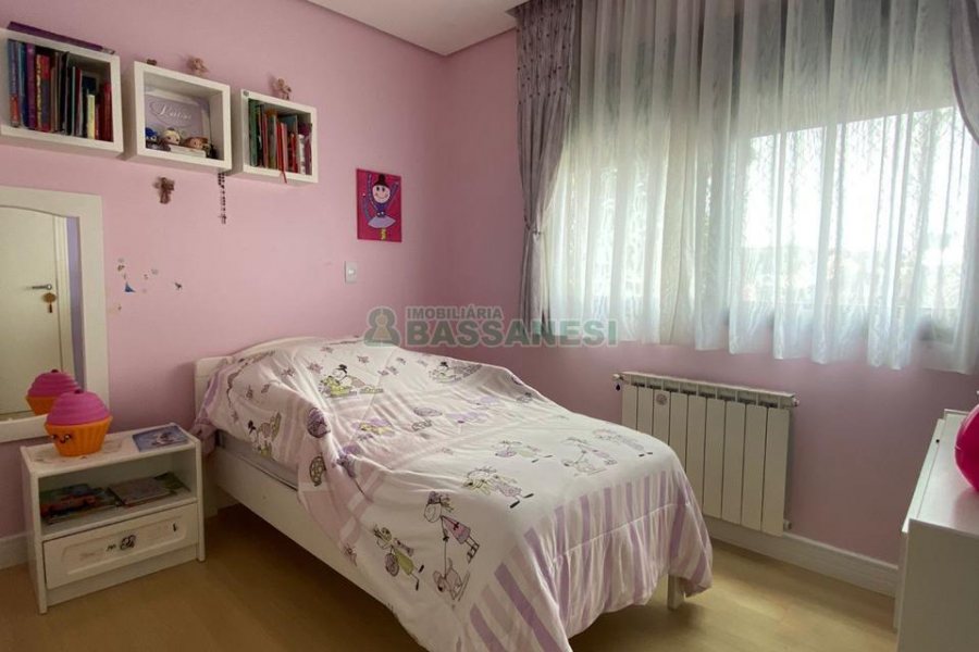 Apartamento com 150m², 3 dormitórios, 2 vagas, no bairro Lourdes em Caxias do Sul para Comprar