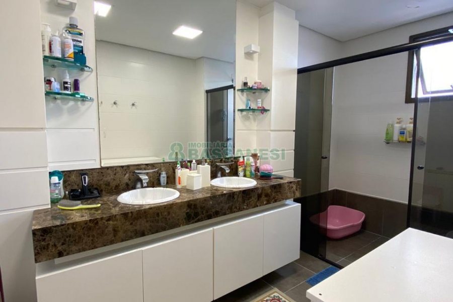Apartamento com 150m², 3 dormitórios, 2 vagas, no bairro Lourdes em Caxias do Sul para Comprar