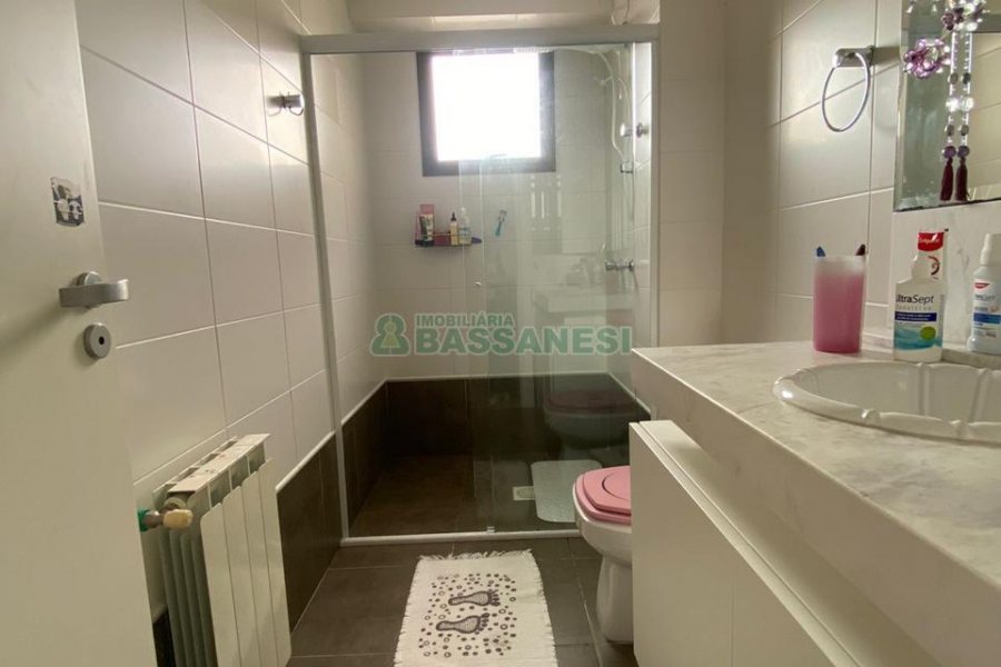 Apartamento com 150m², 3 dormitórios, 2 vagas, no bairro Lourdes em Caxias do Sul para Comprar