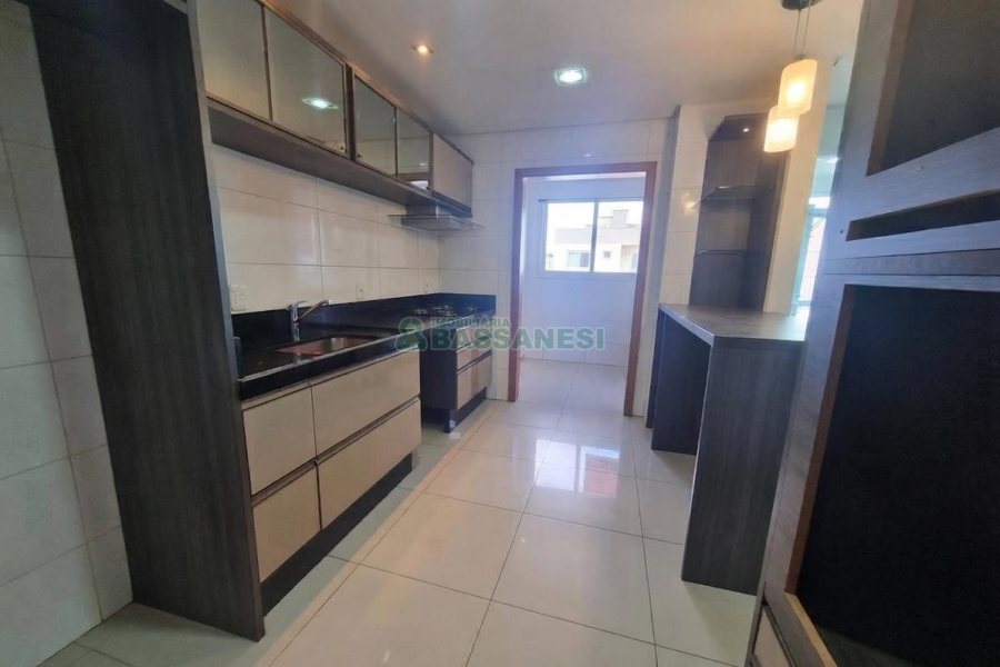 Apartamento com 111m², 3 dormitórios, 2 vagas, no bairro Vinhedos em Caxias do Sul para Alugar