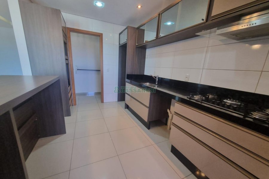 Apartamento com 111m², 3 dormitórios, 2 vagas, no bairro Vinhedos em Caxias do Sul para Alugar