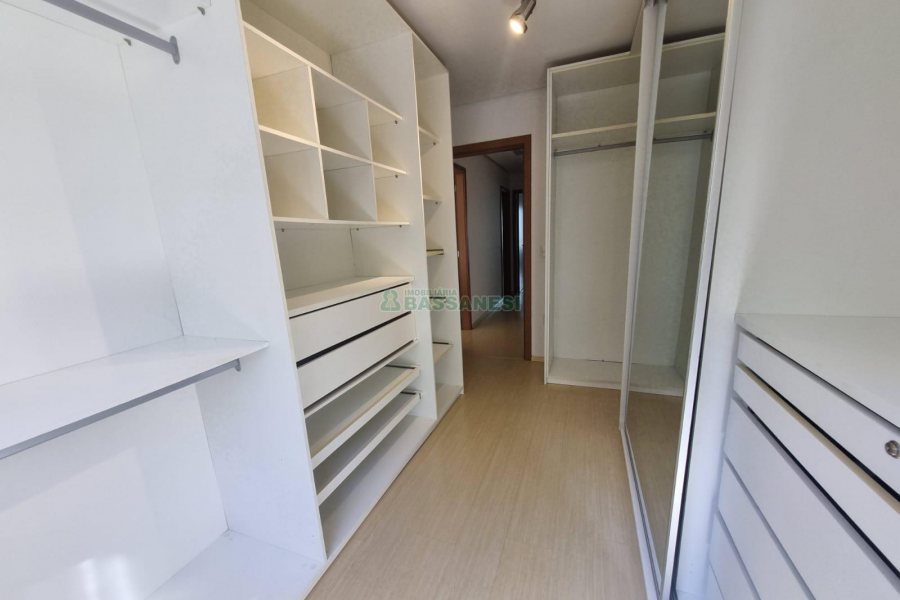 Apartamento com 111m², 3 dormitórios, 2 vagas, no bairro Vinhedos em Caxias do Sul para Alugar