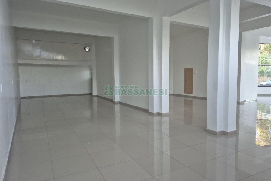 Loja com 293m², no bairro Colina Sorriso em Caxias do Sul para Alugar