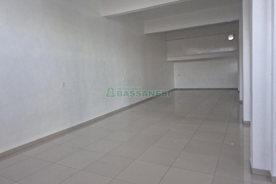 Loja com 293m², no bairro Colina Sorriso em Caxias do Sul para Alugar