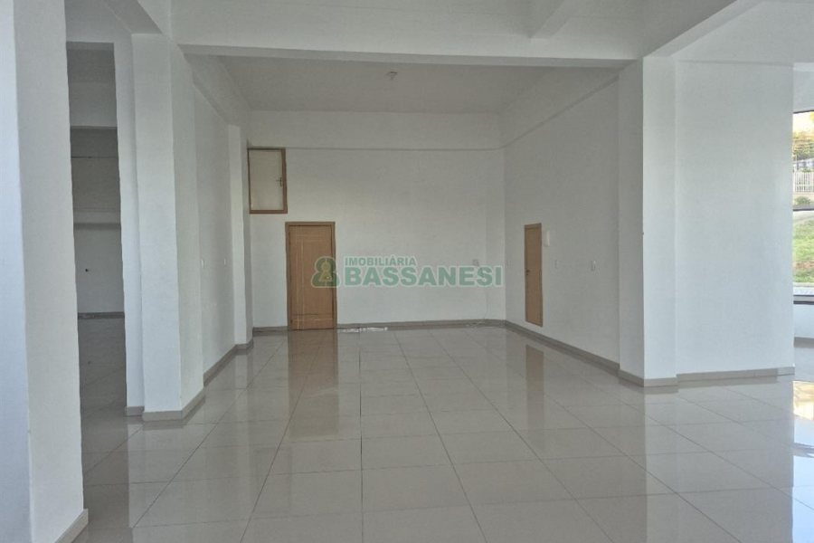 Loja com 293m², no bairro Colina Sorriso em Caxias do Sul para Alugar