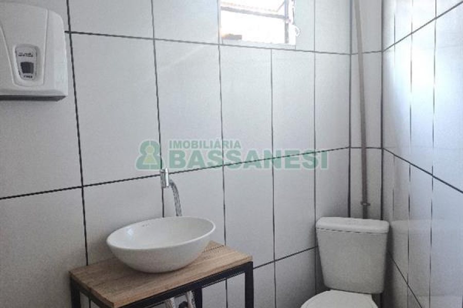 Loja com 293m², no bairro Colina Sorriso em Caxias do Sul para Alugar