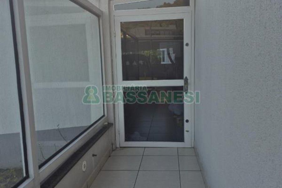Loja com 293m², no bairro Colina Sorriso em Caxias do Sul para Alugar