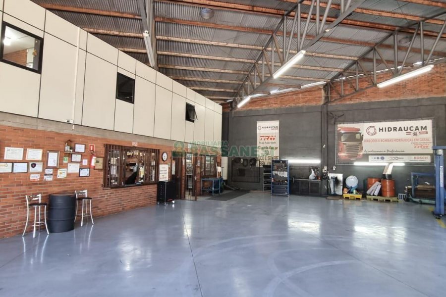 Pavilhão com 535m², no bairro Ana Rech em Caxias do Sul para Comprar