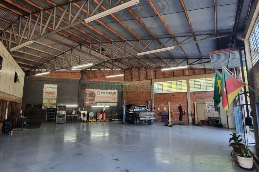 Pavilhão com 535m², no bairro Ana Rech em Caxias do Sul para Comprar