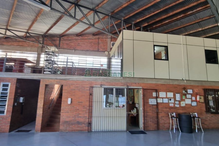 Pavilhão com 535m², no bairro Ana Rech em Caxias do Sul para Comprar